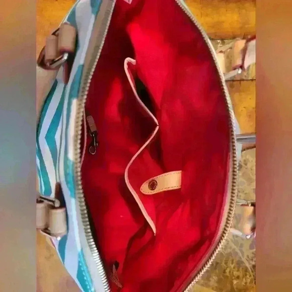 Dooney & Bourke Green Chevron pattern leather bag - Picture 8 of 12